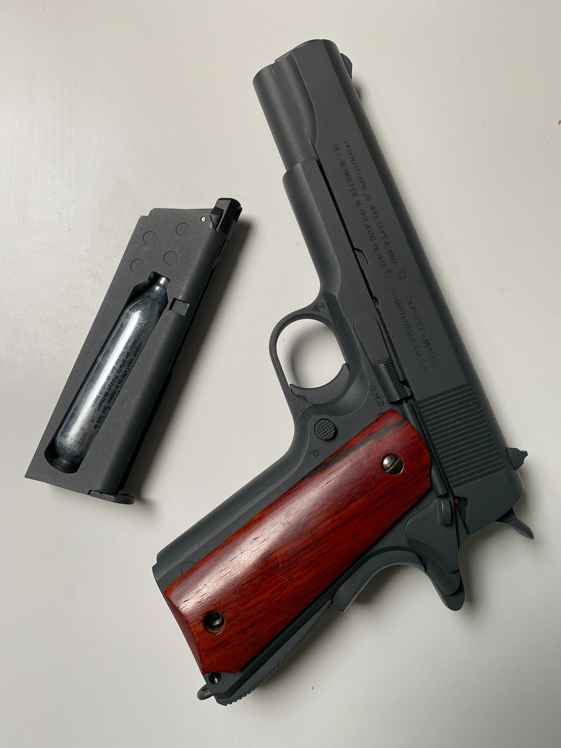 Bild 1 für Cybergun Colt 1911 A1 met speciaal houtinleg!