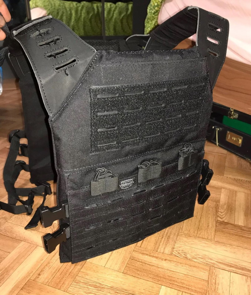 Imagen 1 de Brand new QD Valken Plate Carrier - Laser Cut -Black