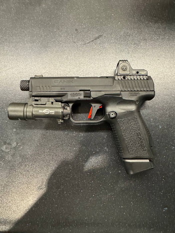 Afbeelding 2 van Canik TP9 met RMR en flashlight