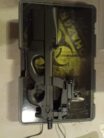 Image 2 for Cyma p90 met case en 2 mags.