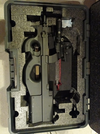 Image 4 pour Cyma p90 met case en 2 mags.
