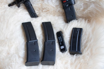 Bild 2 für 3 lange en1 korte aeg mp7 magazijn + batterij + DEFECTE Umarex MP7