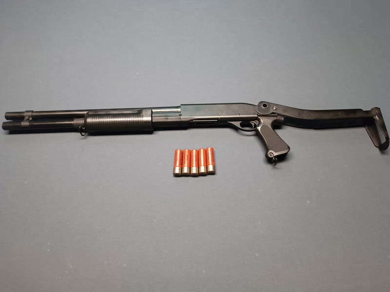 Image 1 pour Cyma M870 Shotgun mit Stahl-Klappschaft Long-Type Tri-Barrel Vollmetall Springer 6mm BB schwarz