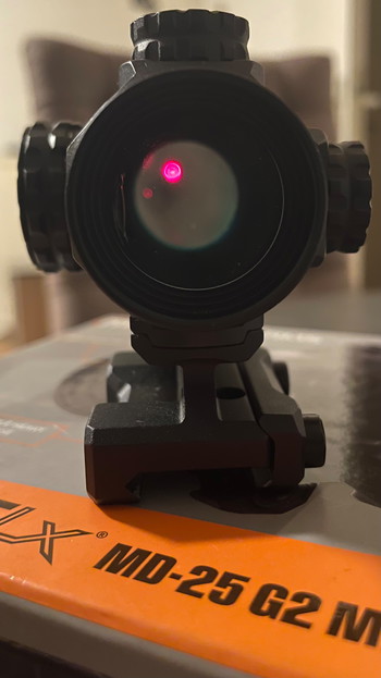 Afbeelding 2 van Real steel Red Dot