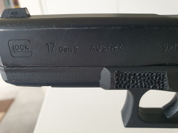 Afbeelding 5 van GLOCK17  gen 5 MET GESTIPPELDE HANDVAT EN 6 MAGS