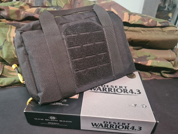 Image 4 for Tokyo Marui Desert Warrior 4.3 GBB (greengas) + Tac Light + EMC Quick Release Holster (for taclight) + Softgrip + 5 mags + Lanyard + Travel Gun Bag.