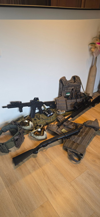 Image 5 for Specna arms m4 + reddot + flashlight 9 mags.