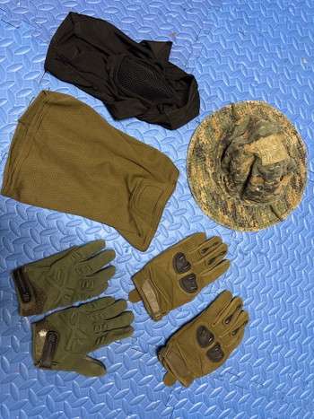 Image 2 for Allerlei pouches , maskers en sling