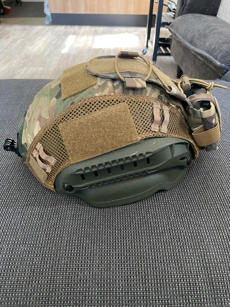 Imagen 1 de Airsoft helm met cover en go pro mount