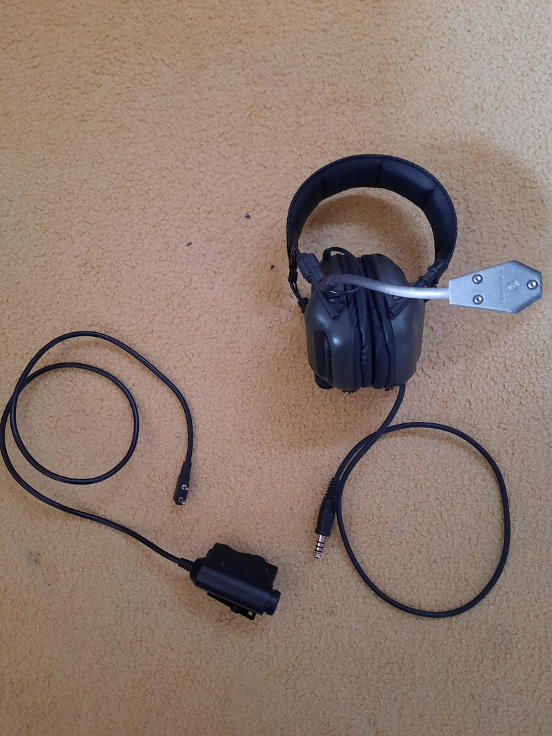 Afbeelding 1 van Zo goed als nieuwe earmor headset