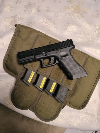 Afbeelding 3 van Glock 17 gen 4 met 3 extra magazijnen lekvrij