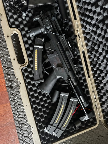 Bild 3 für CYMA MP5 + AAP-01 Black Mamba met mag adaptor en tank