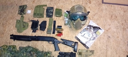 Image for Lot airsoft shotgun + équipement complet (casque, masque, tenue ghillie, chemise Bundeswehr, accessoires)