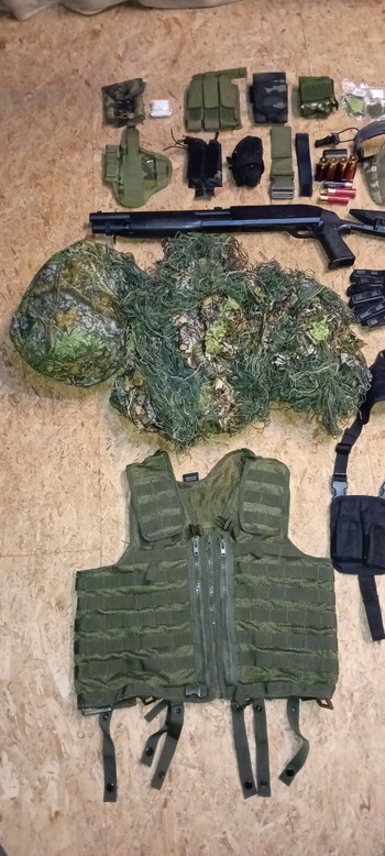 Image 2 for Lot airsoft shotgun + équipement complet (casque, masque, tenue ghillie, chemise Bundeswehr, accessoires)