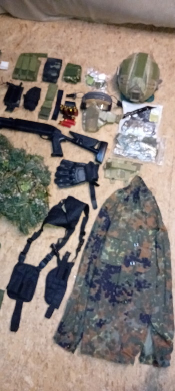 Image 3 for Lot airsoft shotgun + équipement complet (casque, masque, tenue ghillie, chemise Bundeswehr, accessoires)