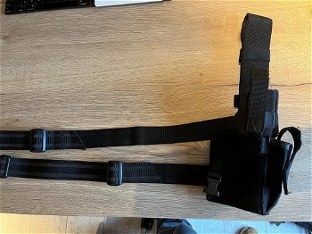 Afbeelding 2 van BlackHawk Tactical thigh holster for pistol