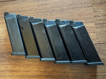 Afbeelding 4 van 6 Glock magazijnen