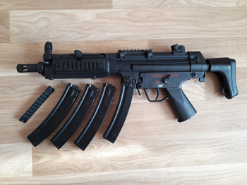 Afbeelding 3 van Mp5 met 4 mags en 2 batterijen