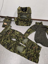 Afbeelding van Invader Gear set, Plate Carrier, broek (M) & shirt (S) met accessoires.  slechts 1x gebruikt!!