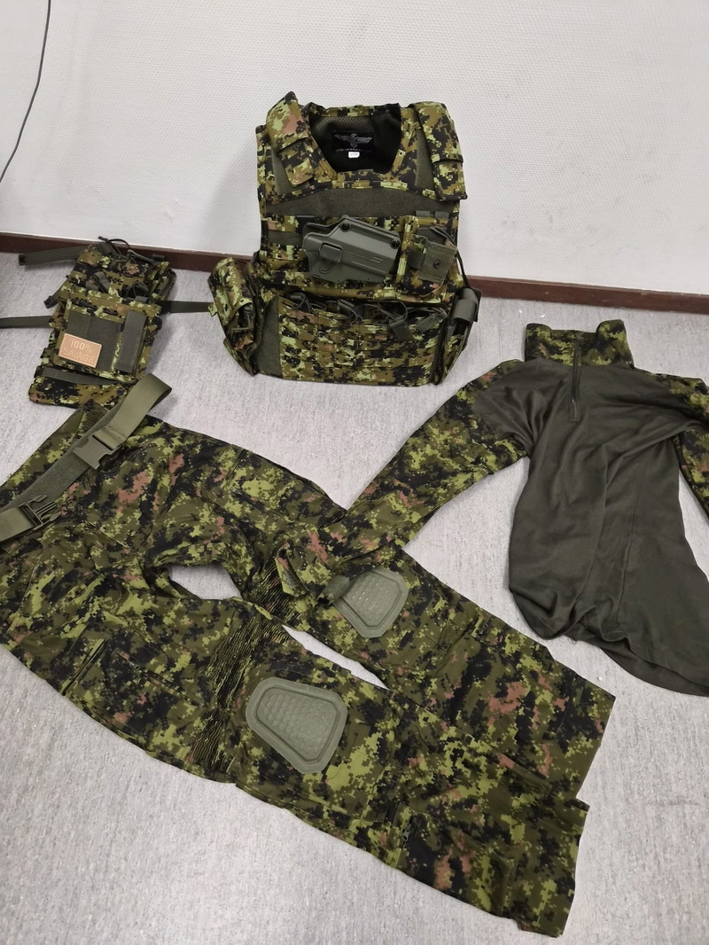 Afbeelding 1 van Invader Gear set, Plate Carrier, broek (M) & shirt (S) met accessoires.  slechts 1x gebruikt!!