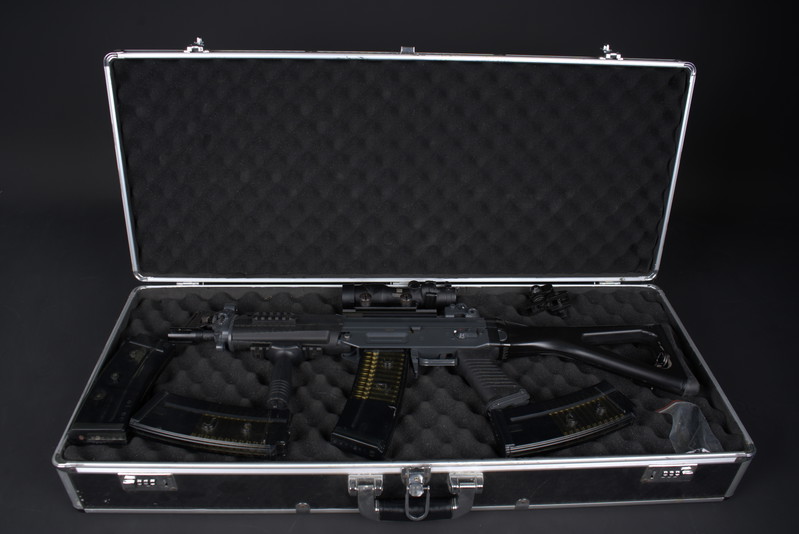 Afbeelding 1 van Sig552 AEG (+ Case, 1 High Cap, 3 Mid Cap, Magnifier, Stability handle)