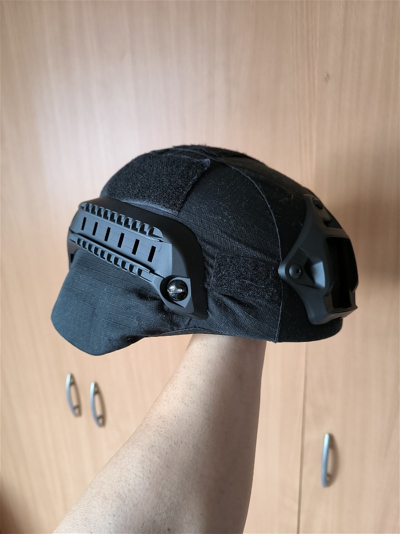 Afbeelding 1 van Airsoft tactical helmet nieuw