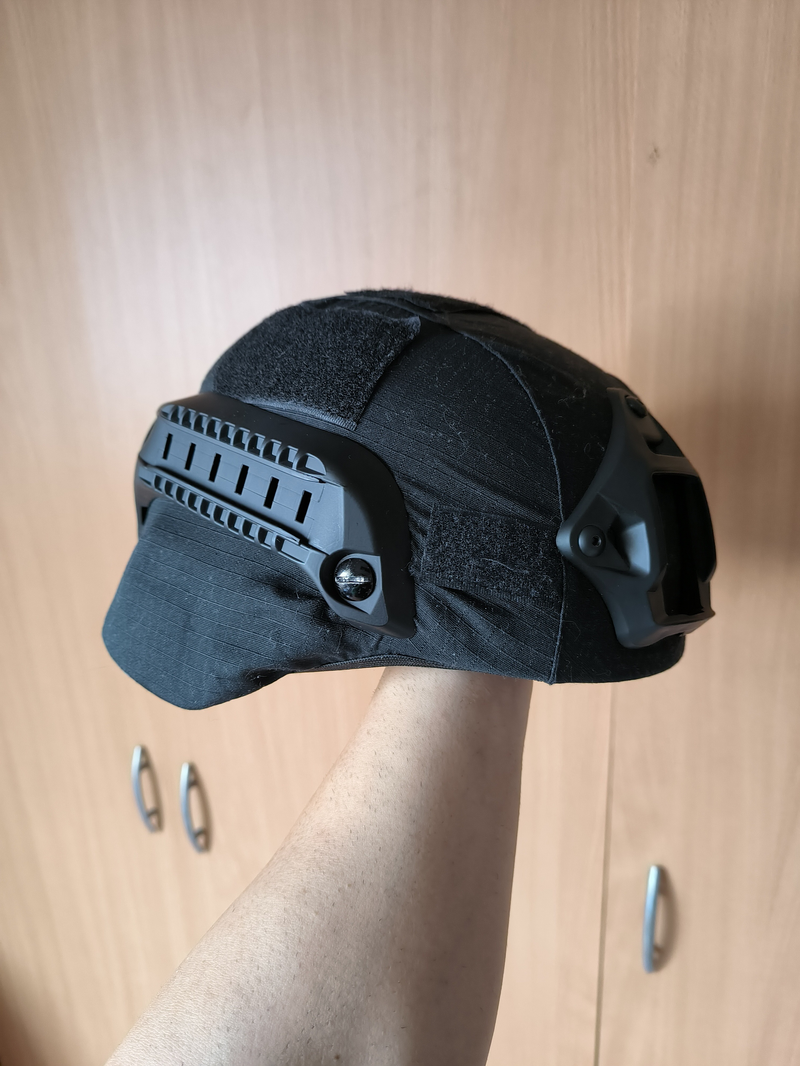 Bild 1 für Airsoft tactical helmet nieuw