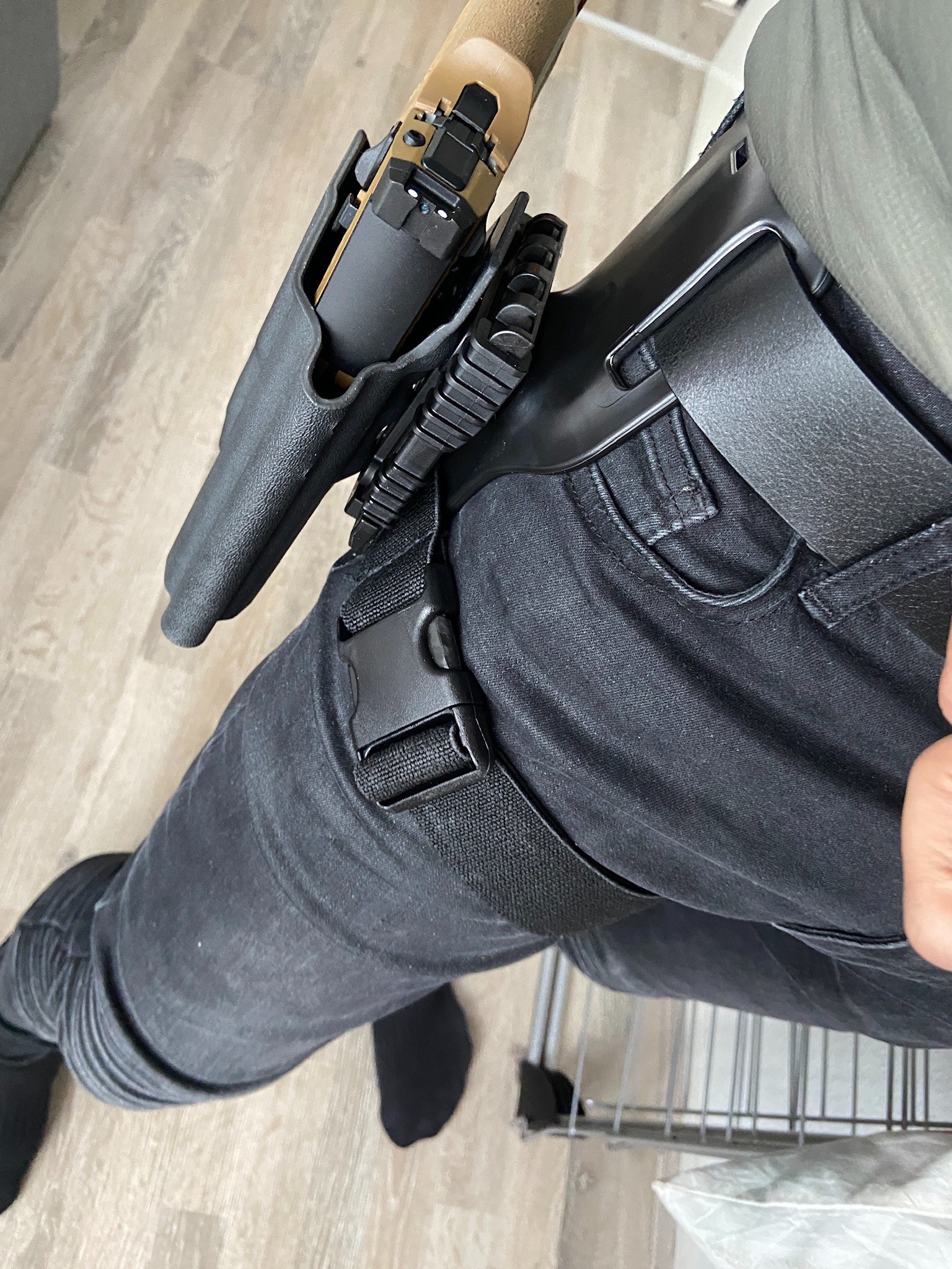 T.REX ARMS - Ragnarok holster on a Mid Ride UBL + QLS Fork / Plate