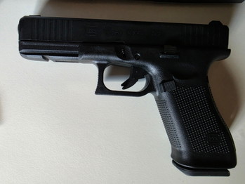 Image 3 for glock 17 gen 5 + flashlight