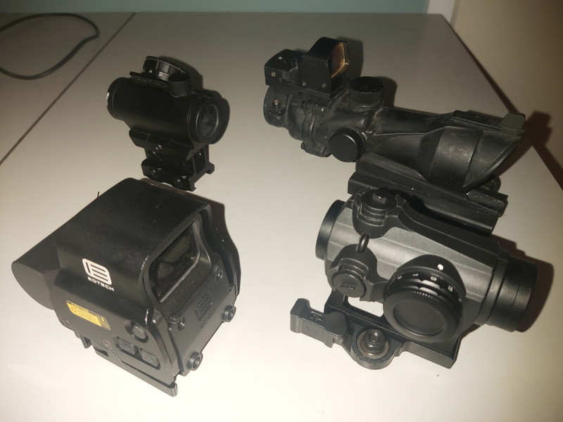 Afbeelding 1 van 4 red dots