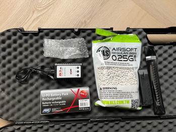 Image 5 for SA-F03 M4 Airsoft Set + Accessories + Case