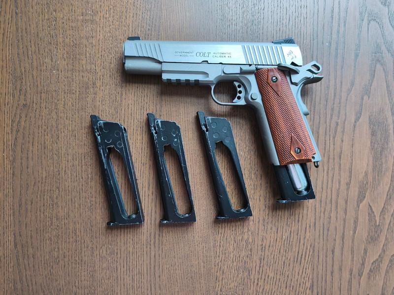 Imagen 1 de KWC / Cybergun 1911 rail gun CO2