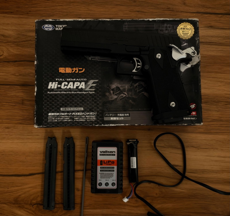 Image 1 pour Tokyo Marui Hi-Capa Airsoft Pistol  Includes 2 Magazines, Battery  Charger