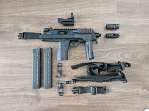 Imagen para KWA MP9, 2 mags, 14mm CCW barrel (Lee's Precision), 2x QD sling points, two point quick control sling, red dot sight en vaste front grip