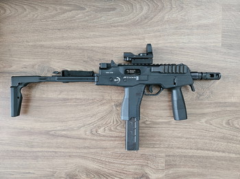 Bild 2 für KWA MP9, 2 mags, 14mm CCW barrel (Lee's Precision), 2x QD sling points, two point quick control sling, red dot sight en vaste front grip