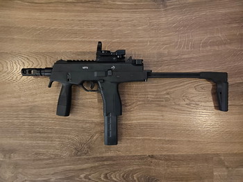 Bild 3 für KWA MP9, 2 mags, 14mm CCW barrel (Lee's Precision), 2x QD sling points, two point quick control sling, red dot sight en vaste front grip