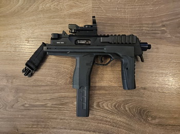 Bild 4 für KWA MP9, 2 mags, 14mm CCW barrel (Lee's Precision), 2x QD sling points, two point quick control sling, red dot sight en vaste front grip