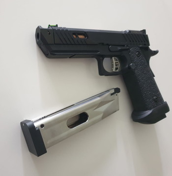 Afbeelding 2 van splinternieuwe pit viper met race magazijn en gewone alles nog nieuw in de doos