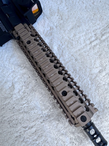 Bild 2 für MK-18 RIS-2 handguard (9 inch) in de prachtige kleur sand (licht brons)