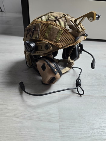 Image 4 for Helm + accessoires met Earmor m32