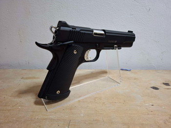 Afbeelding 3 van King Arms Predator Tactical Iron Shrike M1911 - GBB - MINT CONDITION