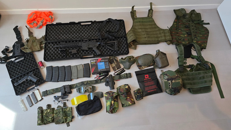Imagen 1 de Volledige uitrusting // startersset // G&G CM16 SRL AEG // Tokyo Marui 1911 Gas blowback