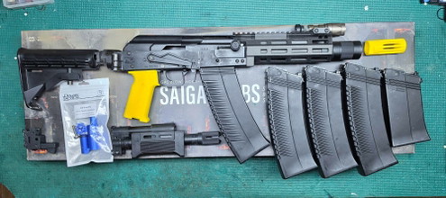 Bild für Tokyo Marui Saiga SBS + extras