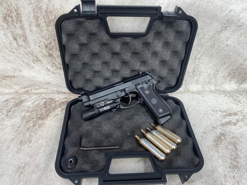 Image 1 for kwc pt92 barret ) 2 co2 mags en carry case