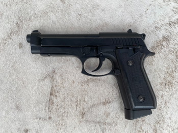 Image 3 for kwc pt92 barret ) 2 co2 mags en carry case