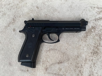 Image 4 for kwc pt92 barret ) 2 co2 mags en carry case