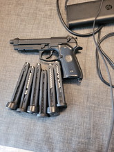 Afbeelding van TMH Cal.6mm BB F KJW M9 + 6 magazijnen