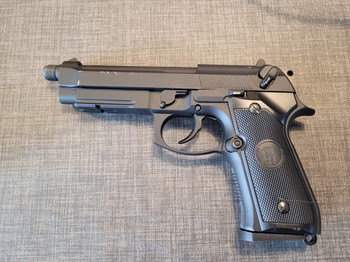 Imagen 3 de TMH Cal.6mm BB F KJW M9 + 6 magazijnen