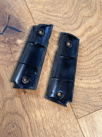 Image 2 for Platsic 1911 grip wooden diamond style