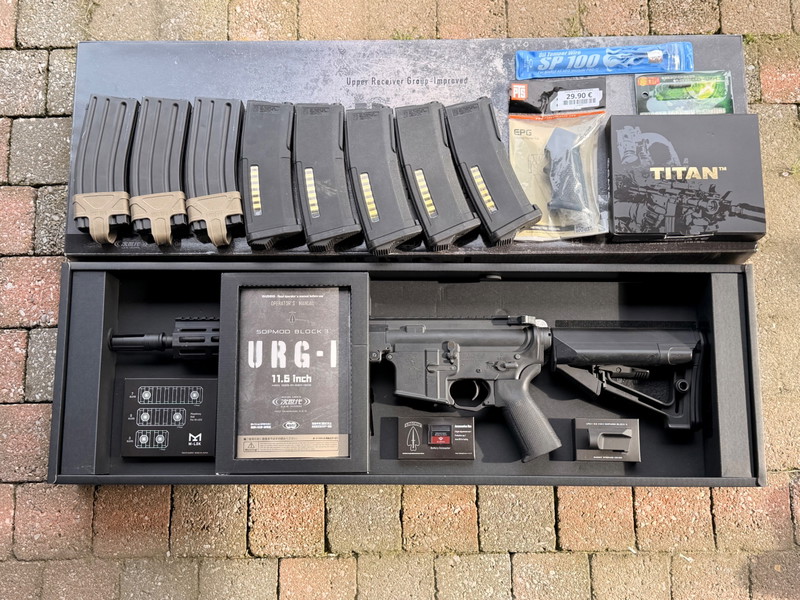 Imagen 1 de Tokyo Marui M4 URGI 11.5 NGRS Gate Titan 8 mags